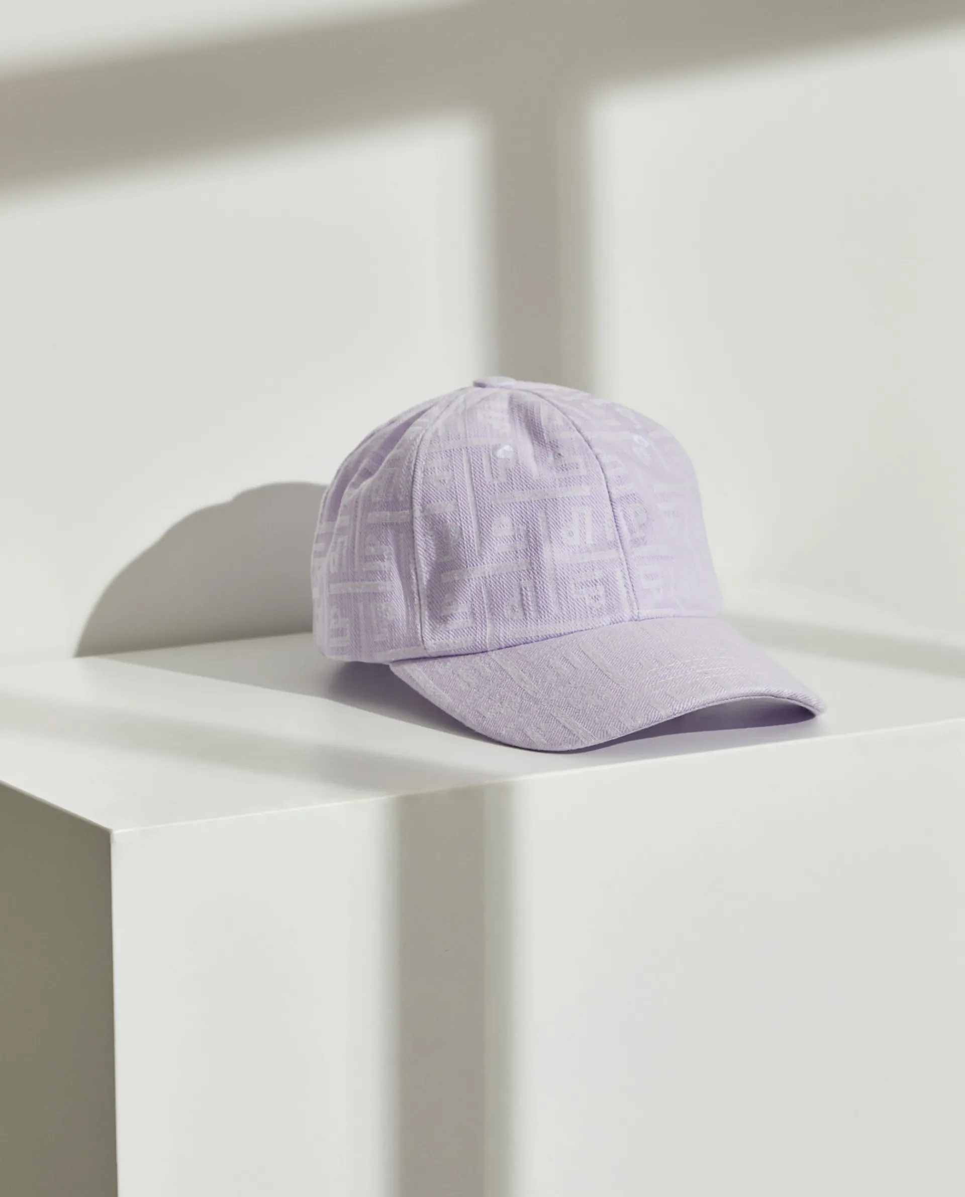 Online LION OF PORCHES Boné para mulher com pala curva e monograma e logótipo 472 Lilás Claro