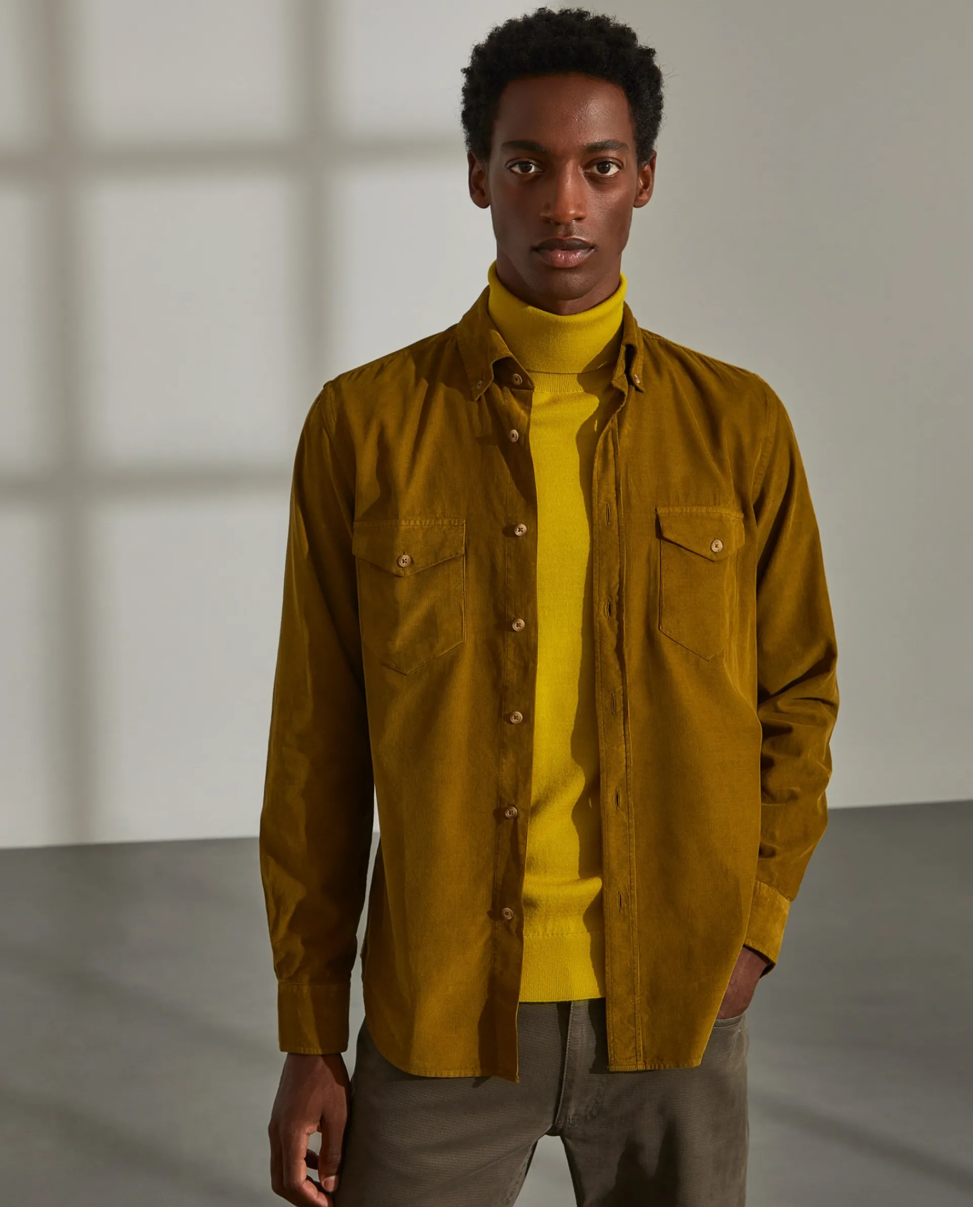 Hot LION OF PORCHES Camisa slim fit de bombazine em cor lisa 172 Amarelo Torrado